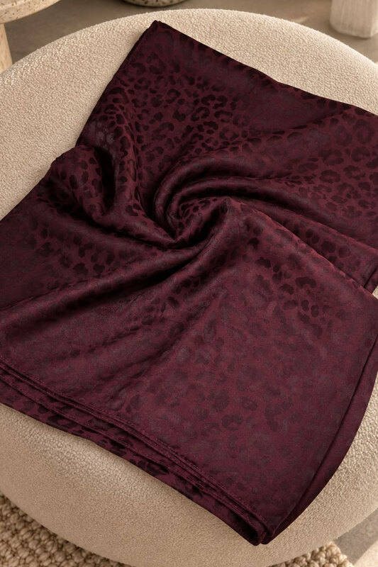 Leopar Desenli Jakarlı Şal TSD260360 Mürdüm - Tesettür Dünyası (1)