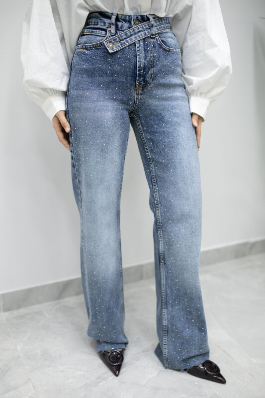 Taşlı Çapraz Kemerli Kot Pantolon TSD260194 Mavi - 6